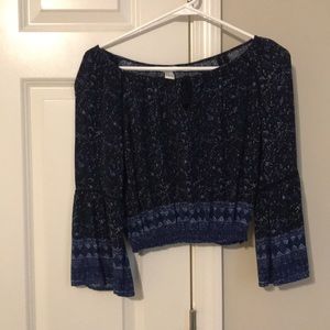 Long sleeve blue patterned crop top